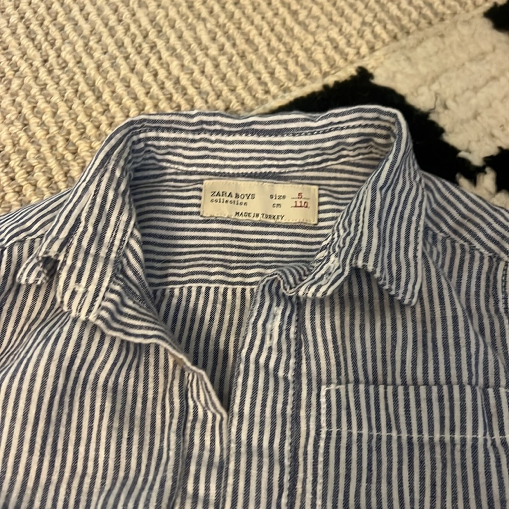 Great perfect condition button down - Picture 2 of 3